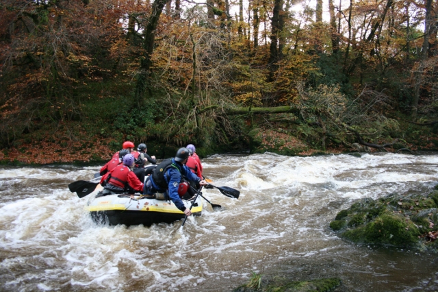 Rafting en río 